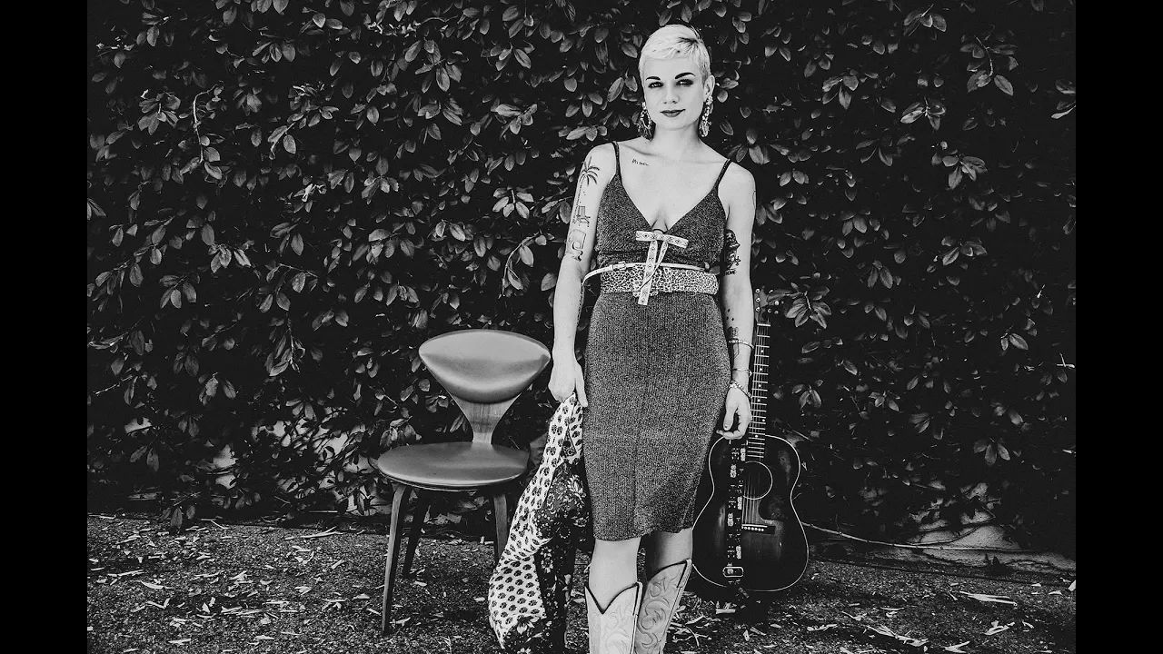 Lillie Mae - Crisp & Cold Lillie Mae - Crisp & Cold