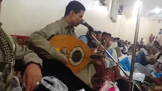 يحسب انه بعيد  دندنها