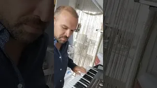 شو توقعت   الين خلف دندنها