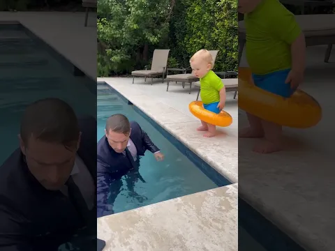 Dad never saw that splash coming ππ¦ #Shorts #FunnyBaby #DadLife #FamilyFun