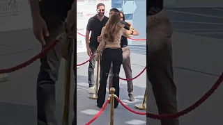 نيللي كريم تصل ندوتها في مهرجان الجونة وسط استقبال حار 