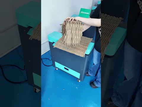 Vermeiden Sie Kartonübergaben von geringem Wert an Recycler. Der Kartonzerkleinerer-Expander verwandelt Ersatzkartons in brauchbares Polsterpapier.