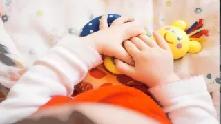 بابا و ماما بيحبوني من اغاني الاطفال دندنها