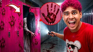 SE ENCONTRAR UMA MENINA DENTRO DE UM ARMÁRIO ROSA DE SANGUE FUJA!