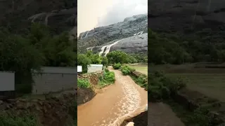 سبحان الله يحي الأرض بعد موتها 