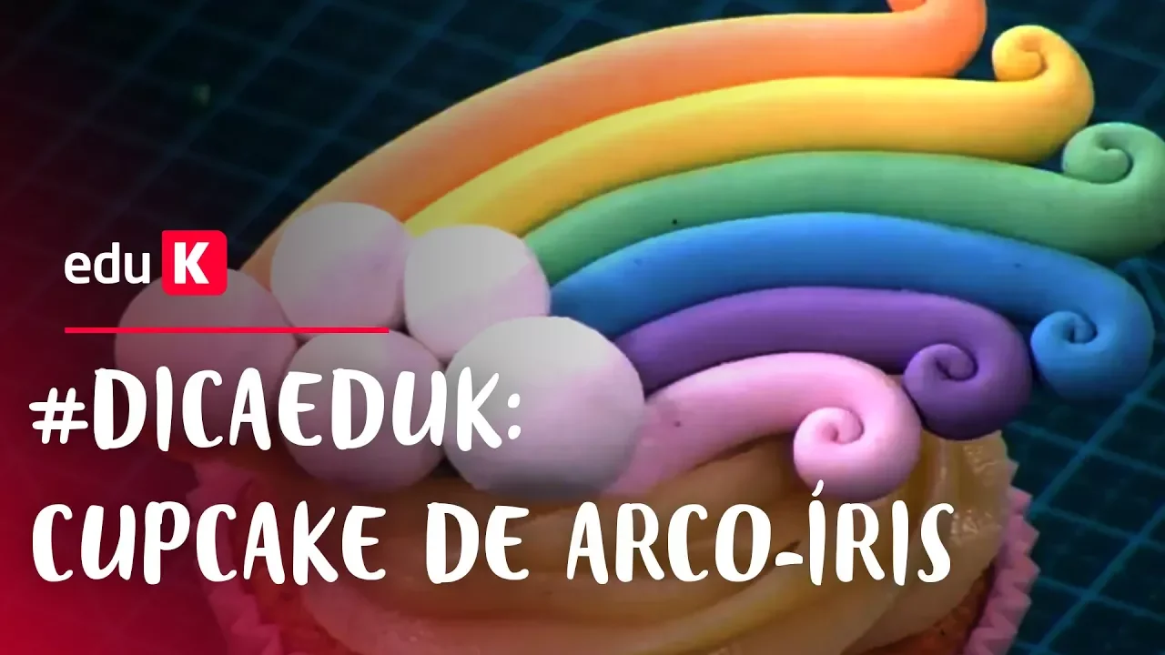 APRENDA UM CUPCAKE COM DECORAÇÃO DE ARCO ÍRIS COM LU AKEMI