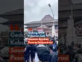 Lagu Gedung DPRD Kebumen jadi sasaran amukan demonstran.