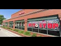 Shopping through the Hy-Vee Grocery Store in Prairie Village KS with Mom-e
