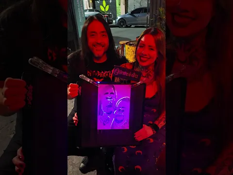 Caricatura com brilho UV de André Valvassori