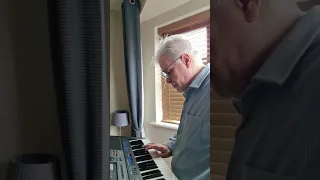 وردة العيون السود كوبليه اللي كان كل غنوة 