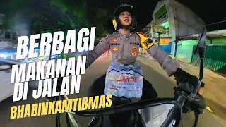 BERBAGI MAKANAN DI JALAN 