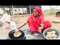 Download Lagu पाहुणे आलेल्या मामांसाठी बाणाईने झटपट अंड्याची चटणी बनवली | andyachi chatani | anda bhurji recipe