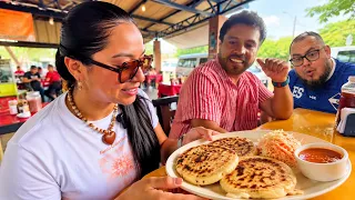 Colombiana prueba la PUPUSA por primera vez 
