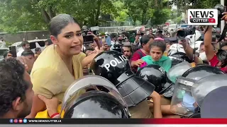 hirunika musters protestors to get ranil to meet them 