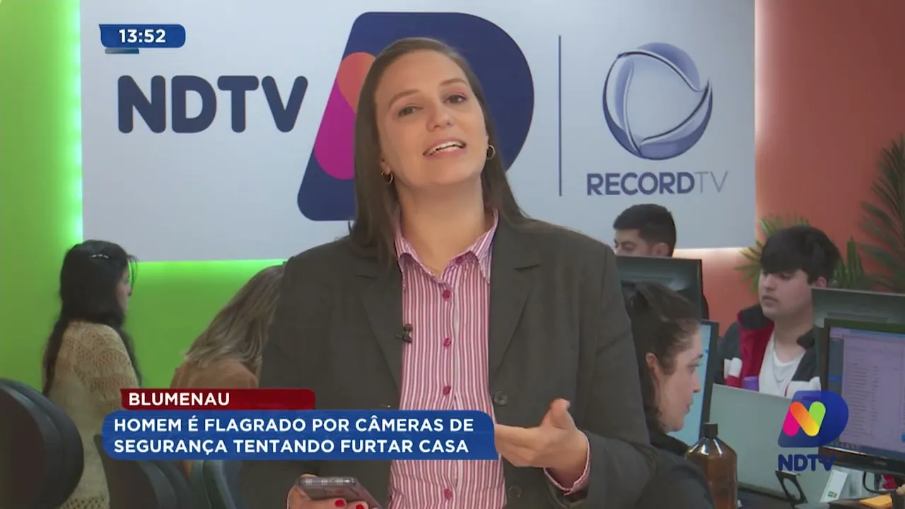 Blumenau: homem é flagrado por câmeras de segurança tentando furtar casa
