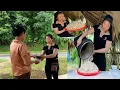 Download Lagu Ms. Dam made delicious sticky rice with beans and brought it to sell despite the heavy rain.