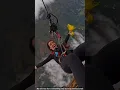 Download Lagu यह Skydiver लड़की नीचे कैसे उतरती है 🤔