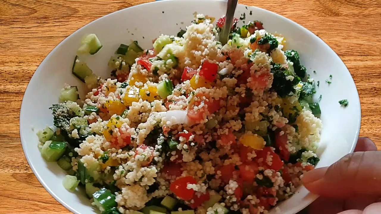Couscous Salat mache ich nur noch so | vegan | Canans Rezepte. 
