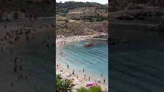 أحد شواطئ اسبانيا 