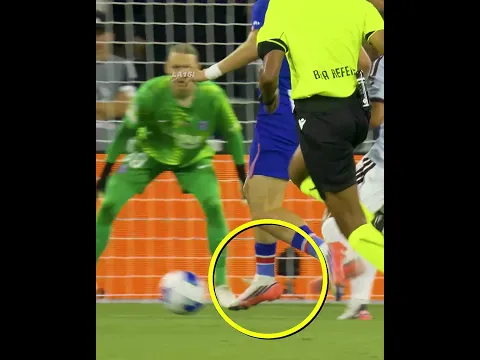 When Defending is Art 😳