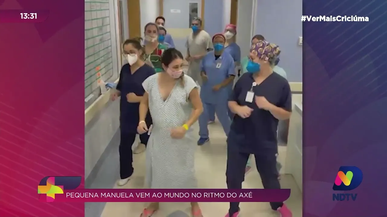 Equipe de saúde dança junto com grávida em trabalho de indução ao parto em Criciúma