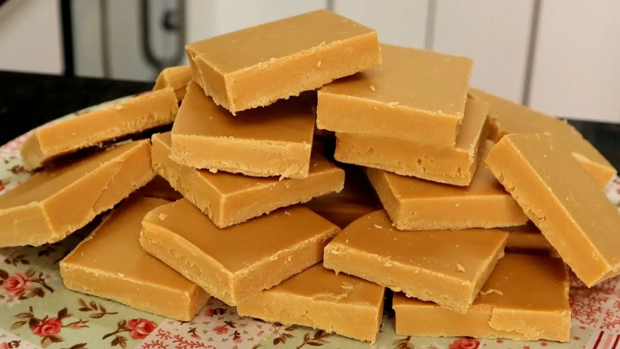 COMO FAZER BOLO GELADO DE COCO MOLHADINHO !!! RECEITINHAS COM AMOR ❤️