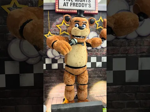 Freddy Fazbear Live at Spirit Halloween in Knoxville, TN!! #halloween # #animatronic