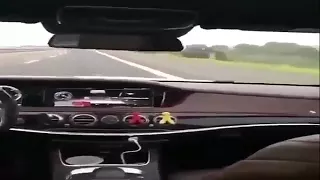 مرسيدس مايباخ ماشيه بدون سواق يسعدلي جوه 