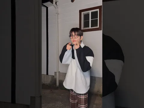 Seungmin dancing cutely