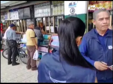 Continúa escasez de mascarillas y gel antiséptico en distribuidoras