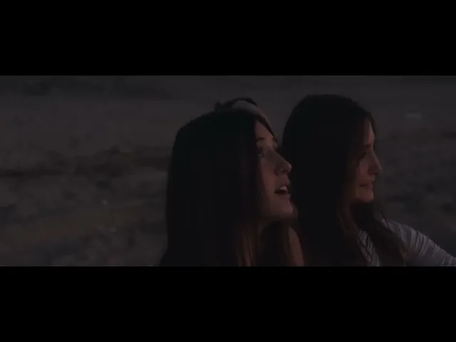 Indivisibili (di Edoardo De Angelis) | Clip 'Sulla spiaggia'