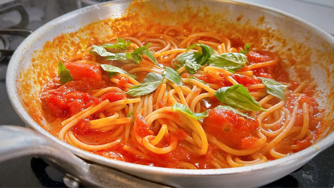 人生で一番感動する!基本のトマトパスタ【ホールトマト缶】