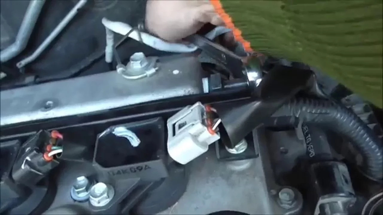 2007-2013 Toyota Corolla How to check and clean the PCV engine valve Yiannis Pagonis