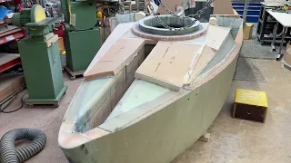 20 Nov 2022  A surprise I got. I had to turn the boat upside down to do vedges on the inside first.