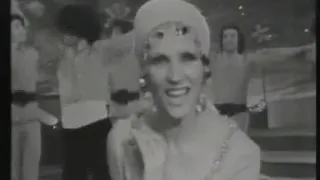 دق الكف وقوم ع الساحة صباح مسرحية الفنون جنون 