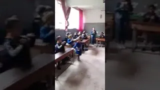 انشودة انا انسان املك خمس حواس للمعلمة السوريه نغم على 