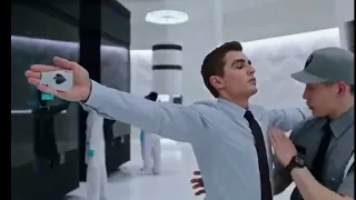 هؤلاء الناس بارعون في إخفاء ورق الكوتشينه 