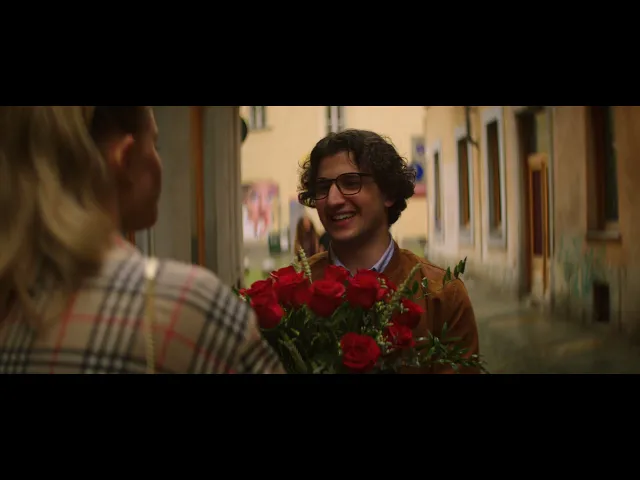 Ancora più bello | Clip 'Rose rosse'