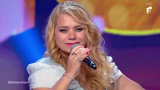 Mariana Calfa a venit cu cocoșul în platou și a spus cum e viața într-un CASTEL pe Șoseaua Fundeni😂