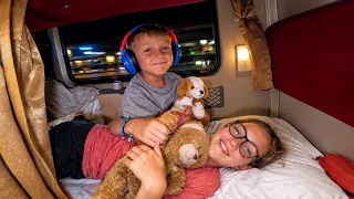 $30 Overnight Sleeper Train in Thailand 🇹🇭 (Bangkok to Chiang Mai)