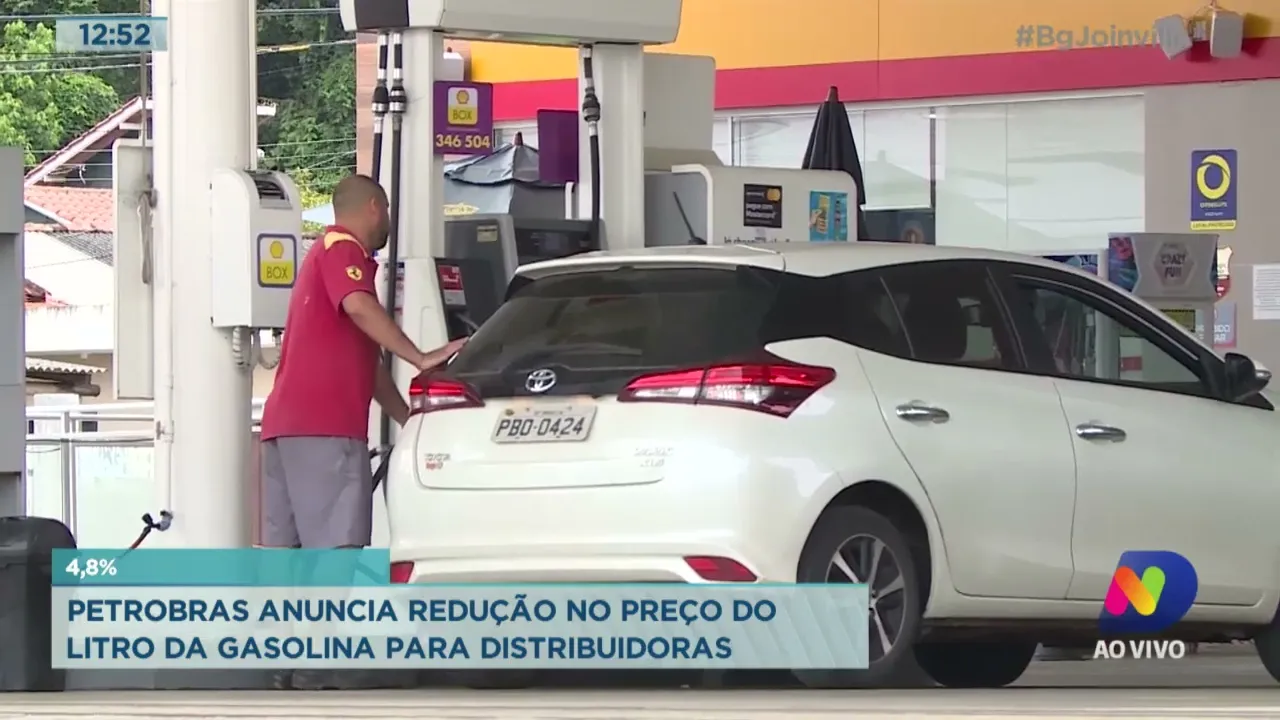 4,8% Petrobras anuncia redução no preço do litro da gasolina para distribuidoras