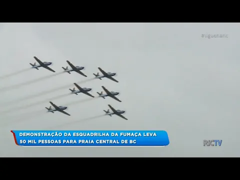 Demonstração da esquadrilha da fumaça leva 50 mil pessoas para Praia Central de BC