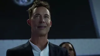 the flash 8x03 clip barry travels to the future hd 