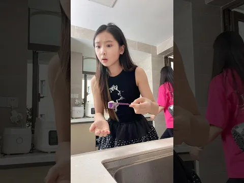 當你有個整理癖的閨蜜😂！When you have a friend with OCD 😂! #funny #shorts