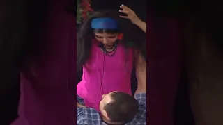 خلي أحمد حلمي ينزلك يا قطة 