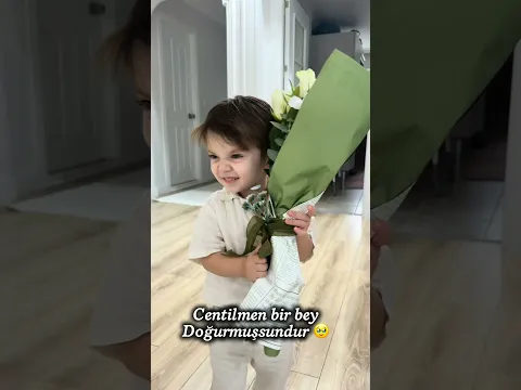 Ayağı alçıda olduğu için üzülüp ağlayan annemize sürpriz yaptık 🥹