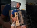 Download Lagu Blusa vermelha - Trio Parada Dura - Gustavo Neves Acordeon