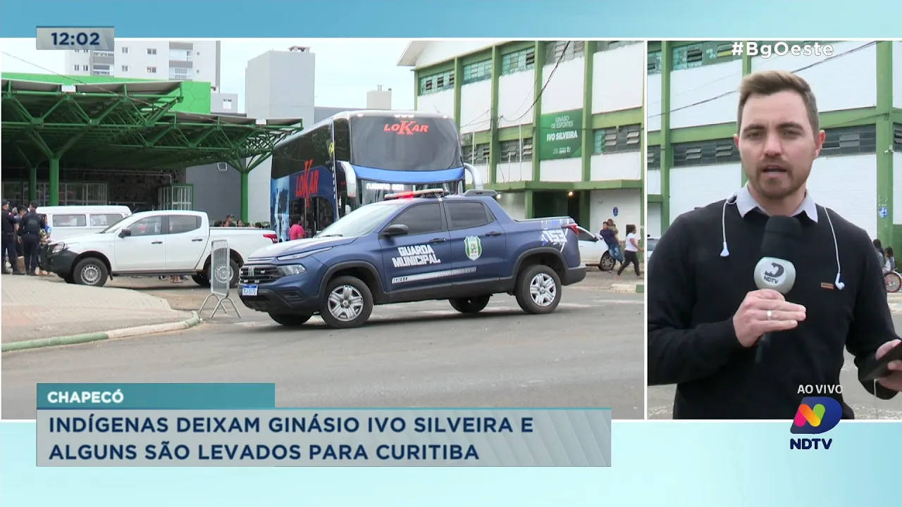 Indígenas deixam Ginásio Ivo Silveira e alguns são levados para Curitiba