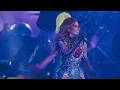 Gloria Trevi - Cinco Minutos (En Vivo Desde La Arena Ciudad De México)