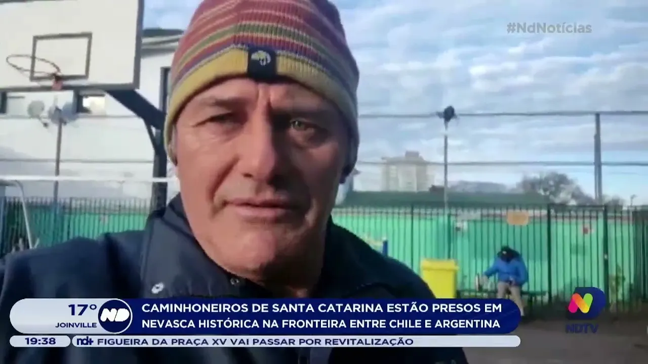 Caminhoneiros ficam presos em nevasca na fronteira entre Chile e Argentina